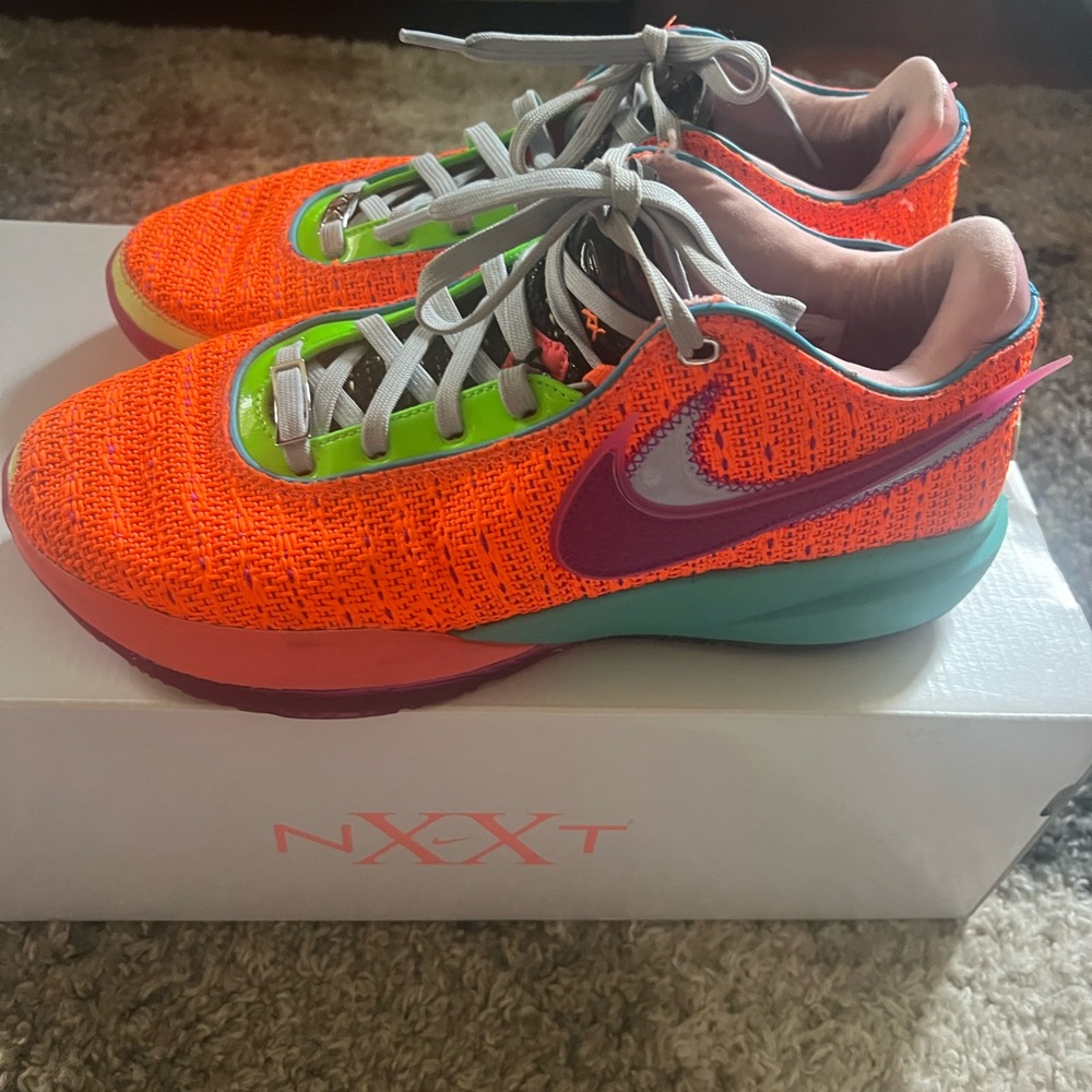 Mens basketball sneakers